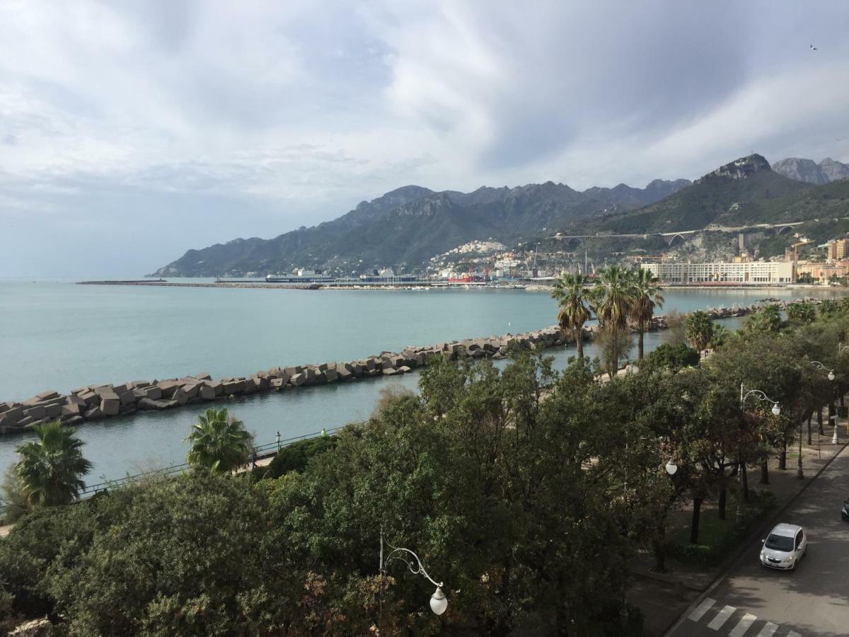 B&B Di Mare E D'Azzurro Salerno Buitenkant foto