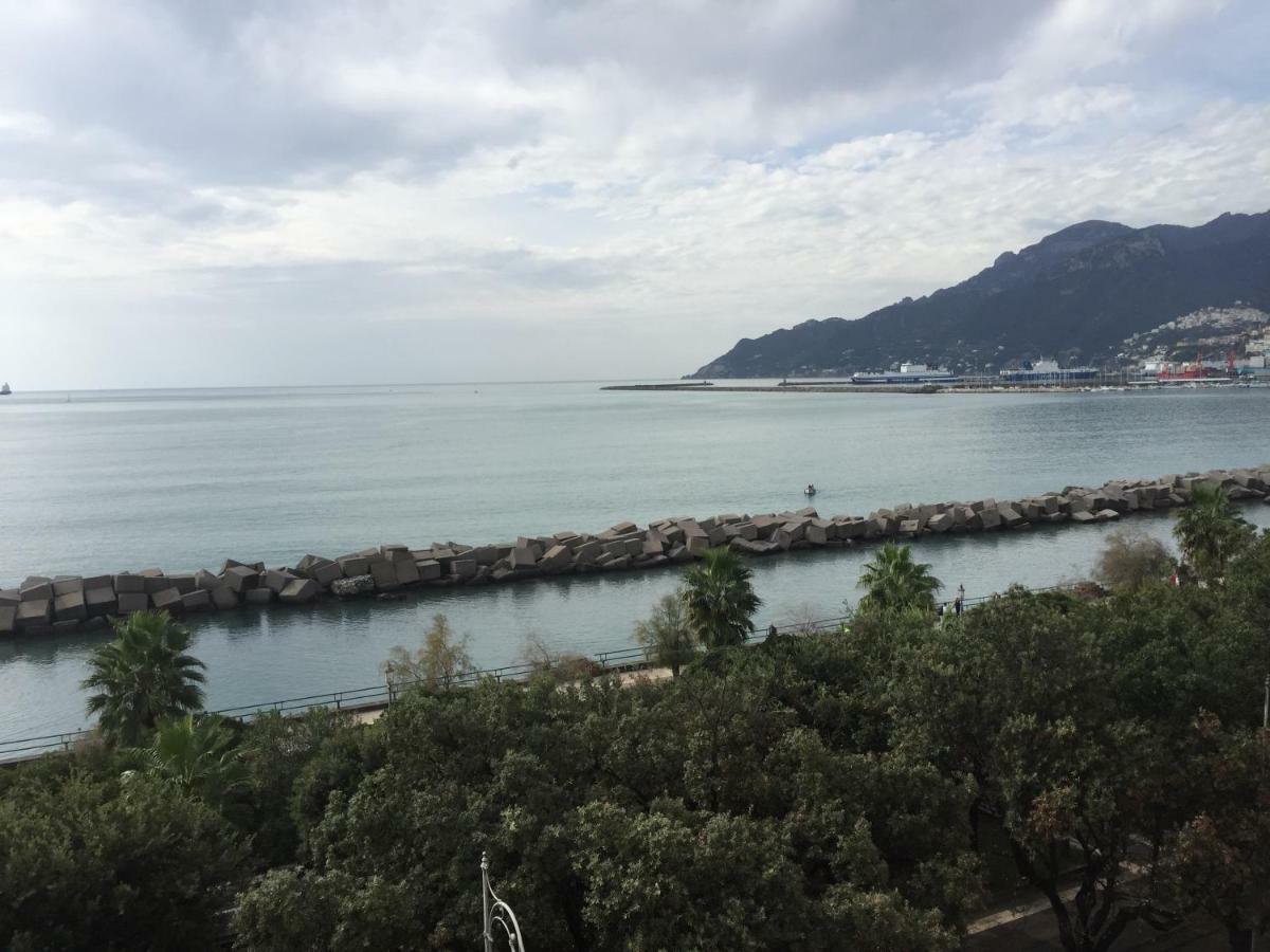 B&B Di Mare E D'Azzurro Salerno Buitenkant foto