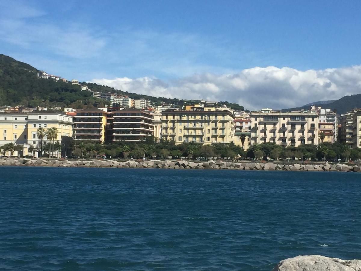 B&B Di Mare E D'Azzurro Salerno Buitenkant foto